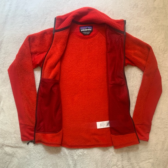 Patagonia R2 Red Fleece Jacket - Picture 6 of 16